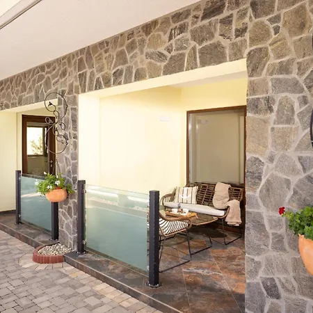 Hillside Apartment Jurdani