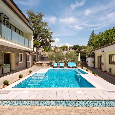 Hillside Apartment Jurdani
